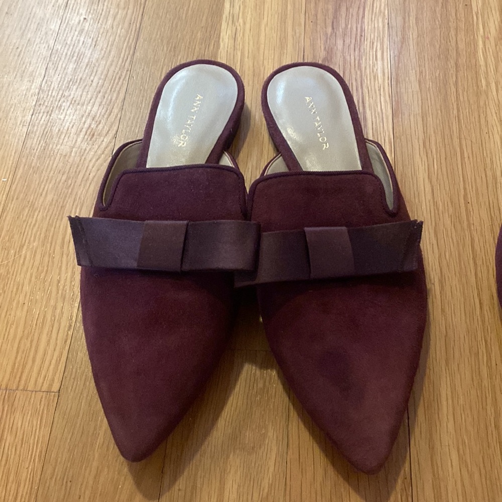 Brand New with Defects Ann Taylor Women's‎ Elsie Suede Bow Slides